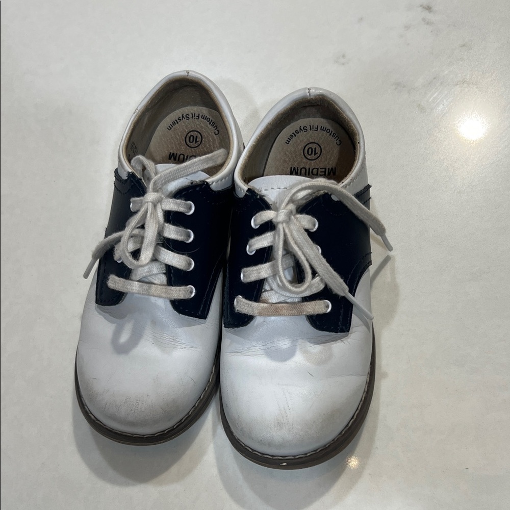 Footmates 10 saddle oxfords
